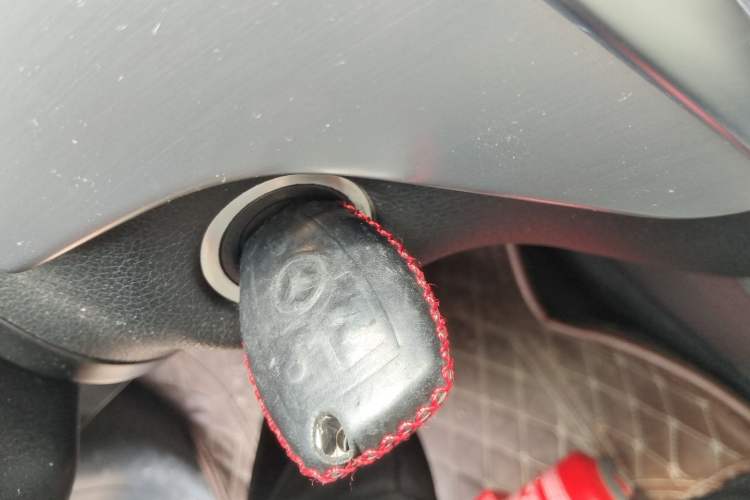 Used Mercedes-Benz M-Class 2014 ML 320 4MATIC Vehicle Key