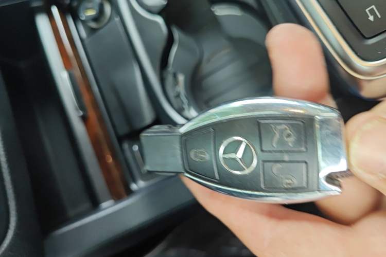Used Mercedes-Benz M-Class 2014 ML 400 4MATIC Dynamic Model Vehicle Key