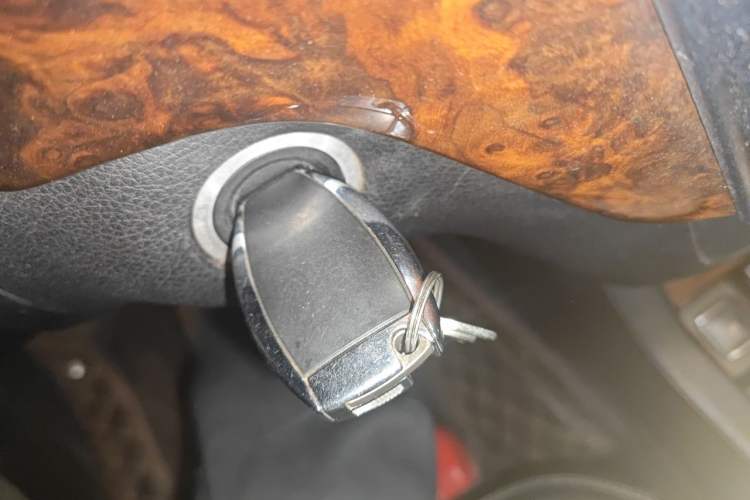 Used Mercedes-Benz M-Class 2014 ML 400 4MATIC Dynamic Model Vehicle Key