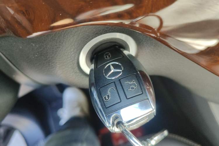 Used Mercedes-Benz M-Class 2014 ML 400 4MATIC Dynamic Model Vehicle Key