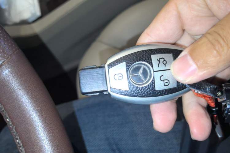 Used Mercedes-Benz M-Class 2014 ML 400 4MATIC Dynamic Model Vehicle Key