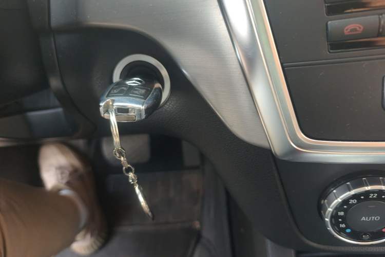 Used Mercedes-Benz M-Class 2014 ML 320 4MATIC Vehicle Key