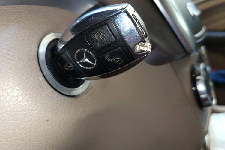Used Mercedes-Benz M-Class 2014 ML 320 4MATIC Vehicle Key