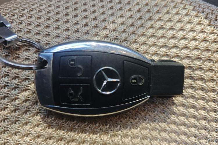 Used Mercedes-Benz M-Class 2014 ML 320 4MATIC Vehicle Key