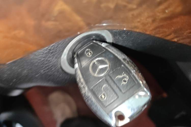 Used Mercedes-Benz M-Class 2014 ML 400 4MATIC Dynamic Model Vehicle Key
