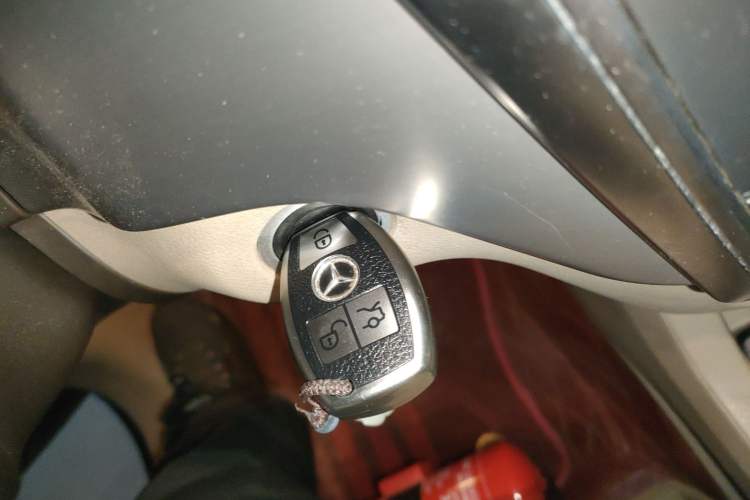 Used Mercedes-Benz M-Class 2014 ML 320 4MATIC Vehicle Key