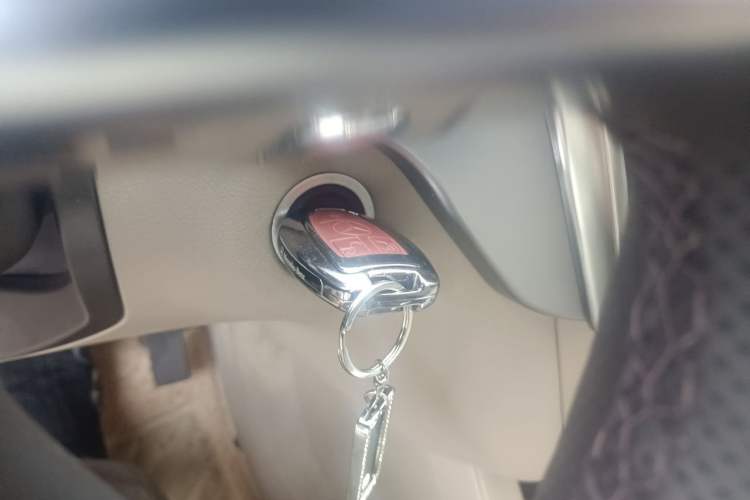 Used Mercedes-Benz M-Class 2014 ML 320 4MATIC Vehicle Key