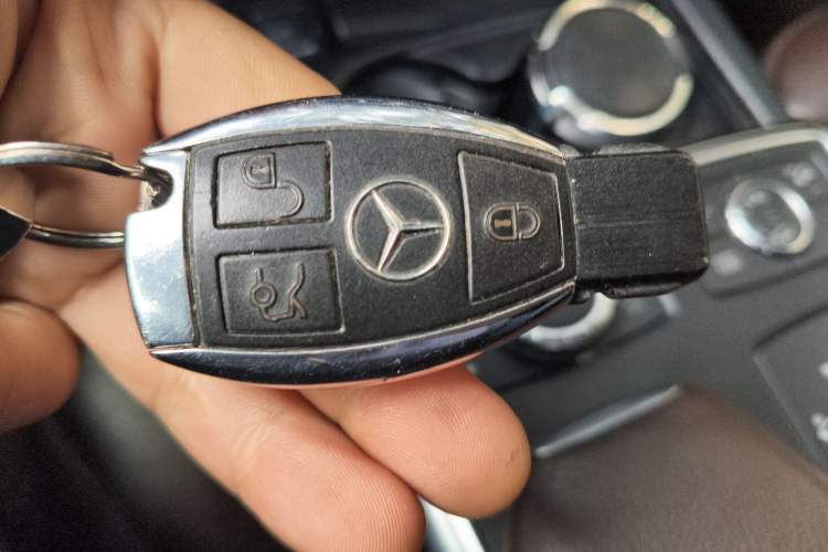 Used Mercedes-Benz M-Class 2014 ML 400 4MATIC Luxury Model Vehicle Key