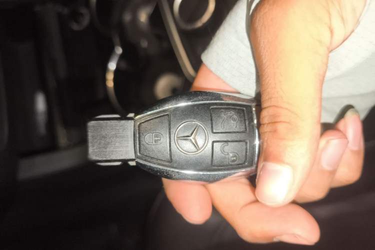 Used Mercedes-Benz M-Class 2014 ML 320 4MATIC Vehicle Key
