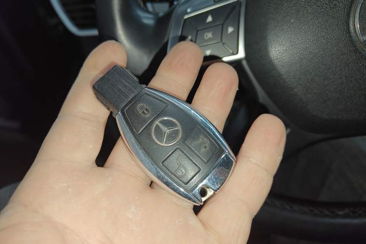 Used Mercedes-Benz M-Class 2014 ML 320 4MATIC Vehicle Key