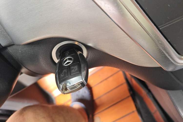 Used Mercedes-Benz M-Class 2014 ML 320 4MATIC Vehicle Key