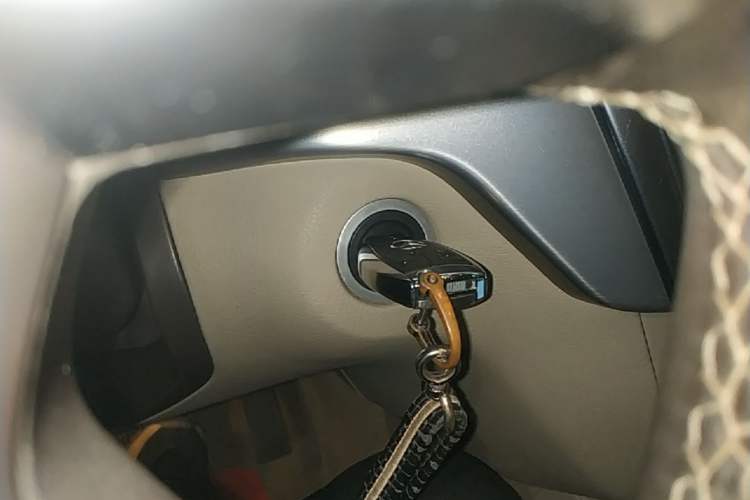 Used Mercedes-Benz M-Class 2014 ML 320 4MATIC Vehicle Key