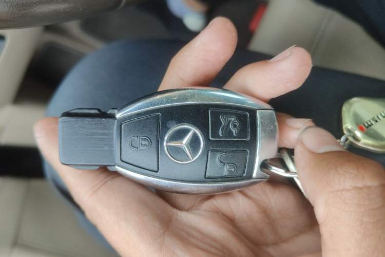 Used Mercedes-Benz M-Class 2014 ML 400 4MATIC Dynamic Model Vehicle Key