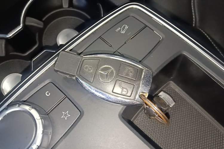 Used Mercedes-Benz M-Class 2014 ML 320 4MATIC Vehicle Key