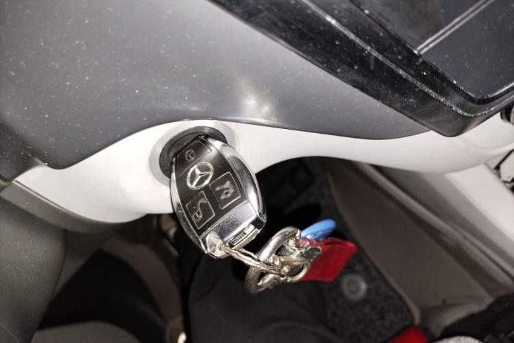 Used Mercedes-Benz M-Class 2014 ML 320 4MATIC Vehicle Key