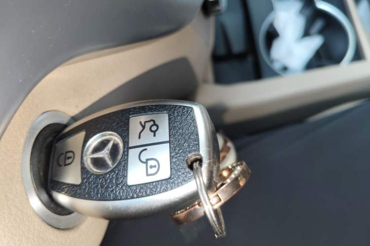 Used Mercedes-Benz M-Class 2014 ML 320 4MATIC Vehicle Key