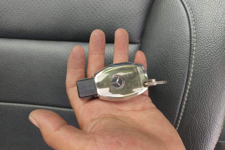 Used Mercedes-Benz M-Class 2014 ML 320 4MATIC Vehicle Key