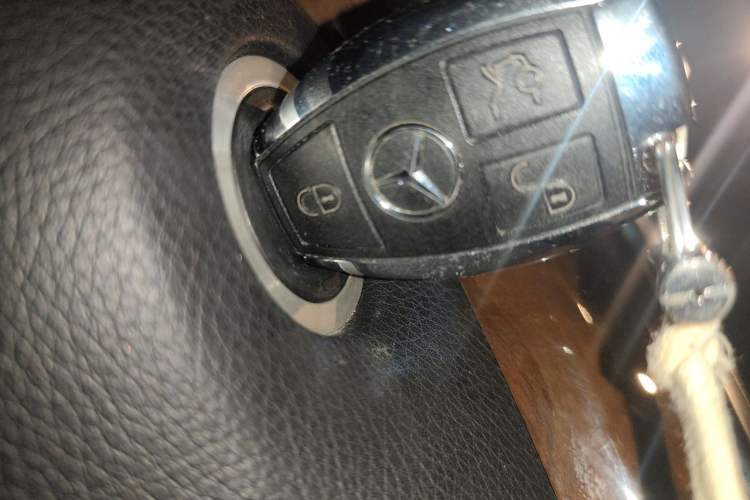 Used Mercedes-Benz M-Class 2014 ML 400 4MATIC Dynamic Model Vehicle Key