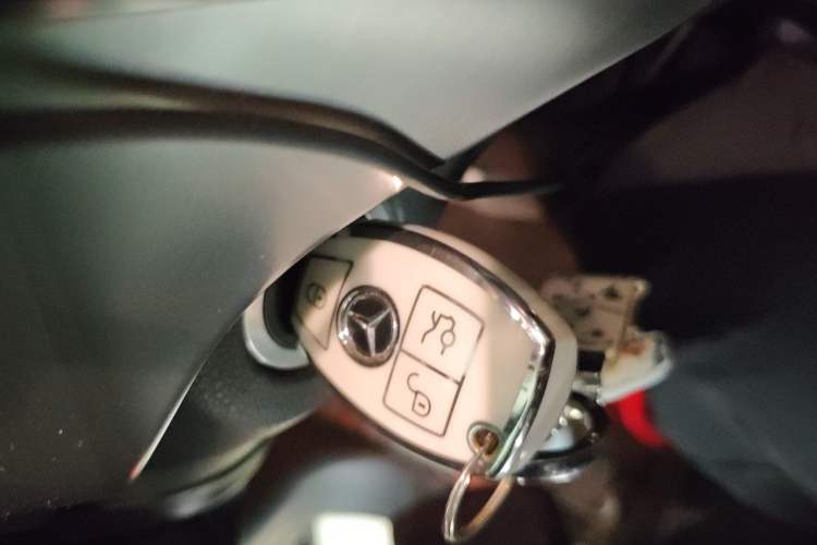 Used Mercedes-Benz M-Class 2014 ML 320 4MATIC Vehicle Key
