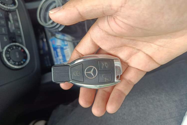 Used Mercedes-Benz M-Class 2014 ML 400 4MATIC Dynamic Model Vehicle Key