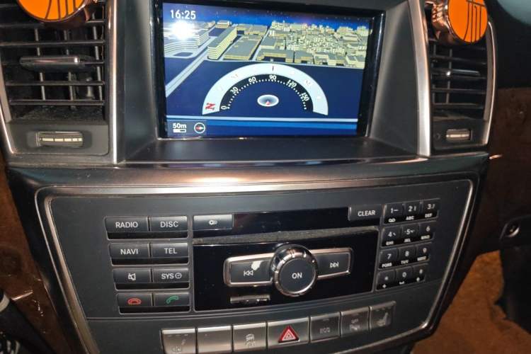 Used Mercedes-Benz M-Class 2014 ML 400 4MATIC Dynamic Model Audio And AC Panel