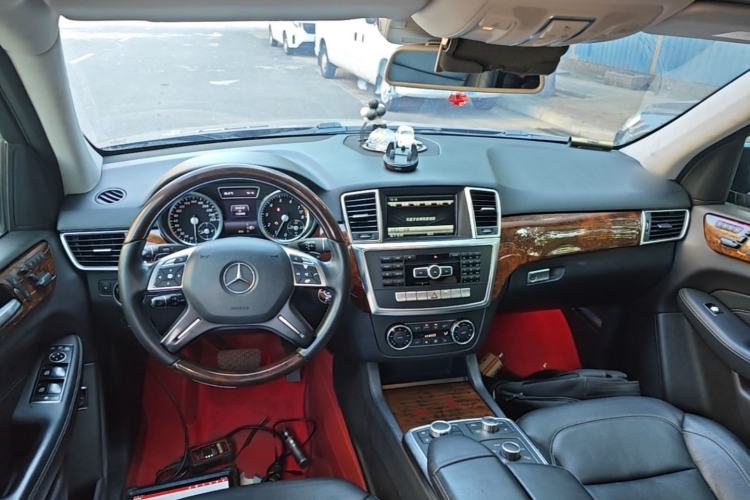Used Mercedes-Benz M-Class 2014 ML 400 4MATIC Luxury Model Center Console