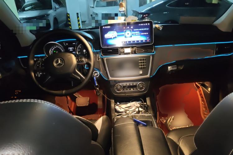 Used Mercedes-Benz M-Class 2014 ML 320 4MATIC Center Console