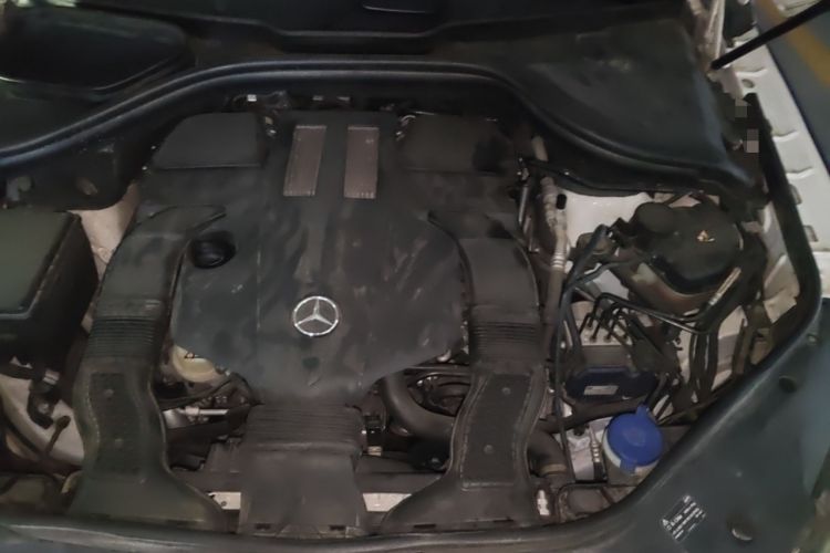 Used Mercedes-Benz M-Class 2014 ML 320 4MATIC Engine Bay Left