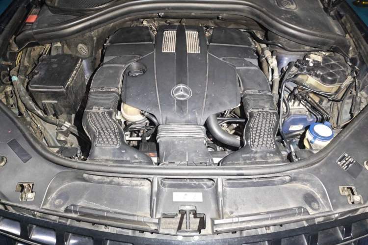 Used Mercedes-Benz M-Class 2014 ML 400 4MATIC Dynamic Model Engine Bay