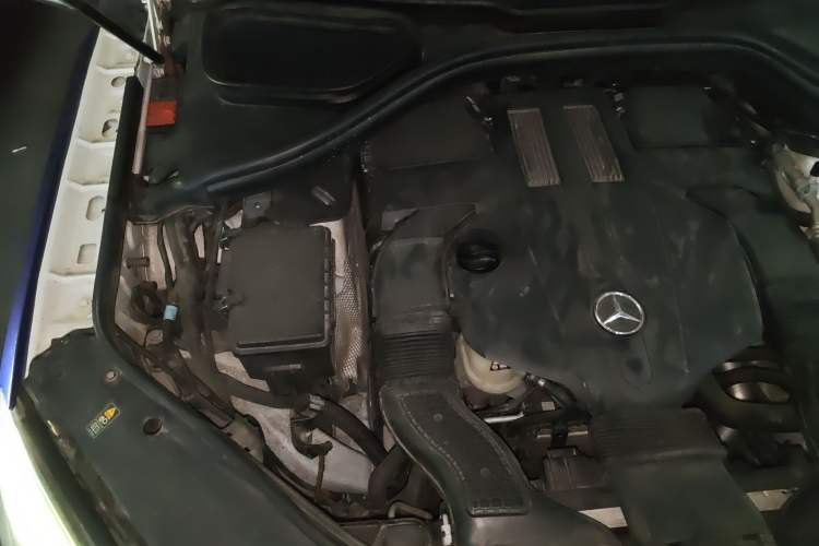 Used Mercedes-Benz M-Class 2014 ML 320 4MATIC Engine Bay Right