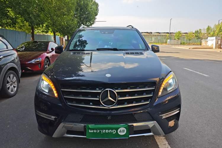 Used Mercedes-Benz M-Class 2014 ML 400 4MATIC Luxury Model Front