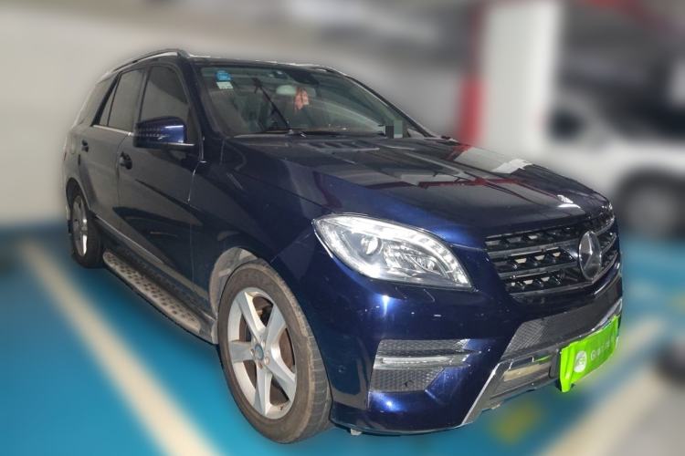 Used Mercedes-Benz M-Class 2014 ML 400 4MATIC Dynamic Model Front Right 45 Deg