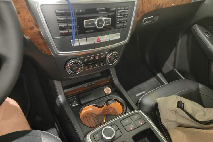 Used Mercedes-Benz M-Class 2014 ML 400 4MATIC Dynamic Model Gear Lever