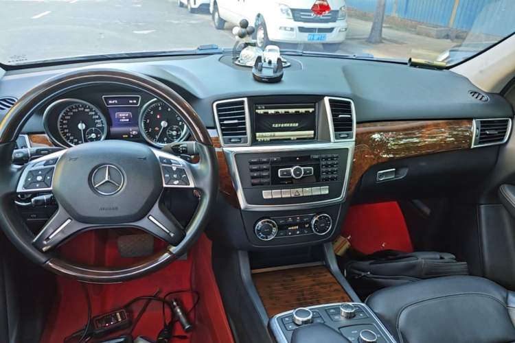 Used Mercedes-Benz M-Class 2014 ML 400 4MATIC Luxury Model Gear Lever
