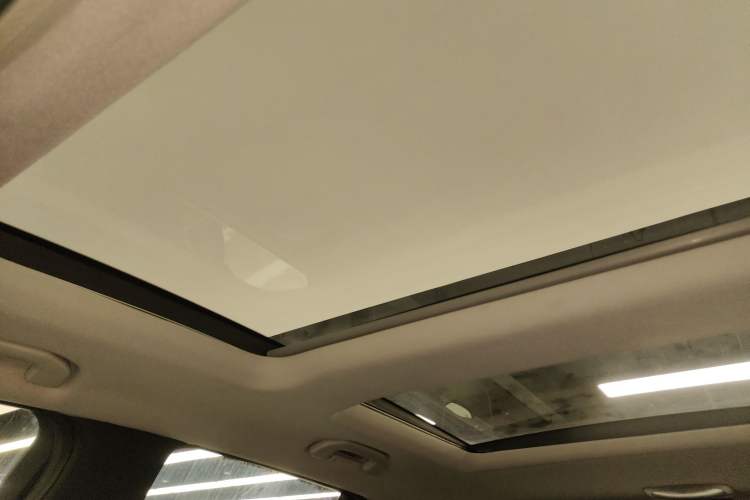 Used Mercedes-Benz M-Class 2014 ML 400 4MATIC Dynamic Model Headliner