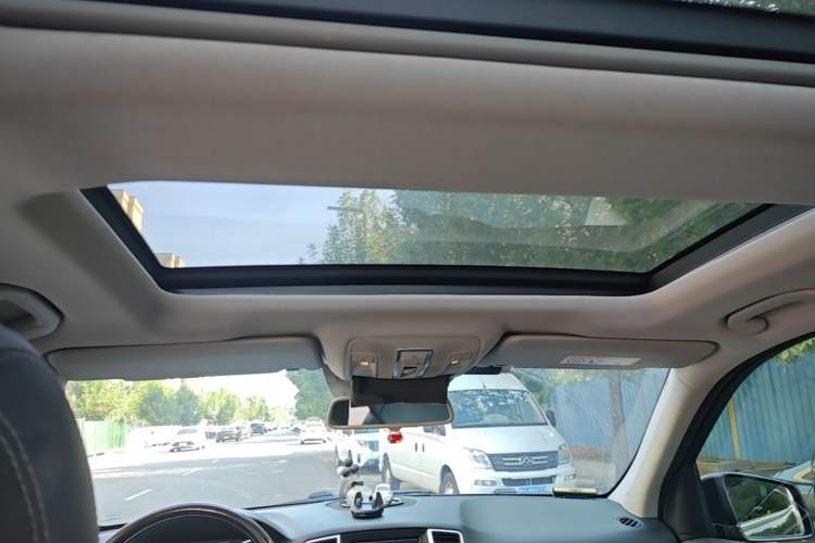 Used Mercedes-Benz M-Class 2014 ML 400 4MATIC Luxury Model Headliner