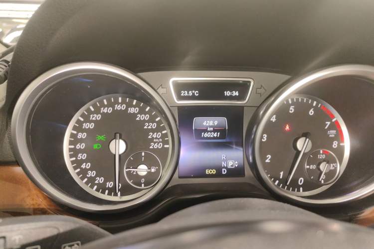 Used Mercedes-Benz M-Class 2014 ML 400 4MATIC Dynamic Model Instrument Cluster