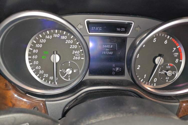 Used Mercedes-Benz M-Class 2014 ML 400 4MATIC Dynamic Model Instrument Cluster
