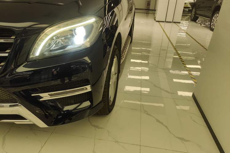 Used Mercedes-Benz M-Class 2014 ML 400 4MATIC Dynamic Model Left Front Headlight