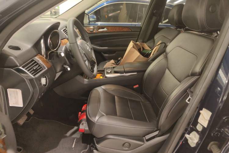 Used Mercedes-Benz M-Class 2014 ML 400 4MATIC Dynamic Model Left Front Seat