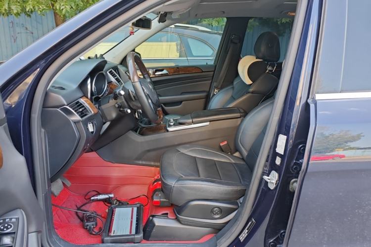 Used Mercedes-Benz M-Class 2014 ML 400 4MATIC Luxury Model Left Front Seat