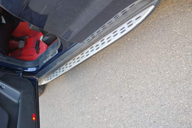 Used Mercedes-Benz M-Class 2014 ML 400 4MATIC Luxury Model Left Side Sill