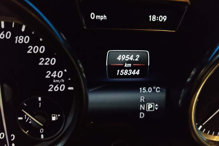 Used Mercedes-Benz M-Class 2014 ML 320 4MATIC Odometer Close Up