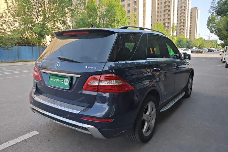 Used Mercedes-Benz M-Class 2014 ML 400 4MATIC Luxury Model Rear Right 45 Deg