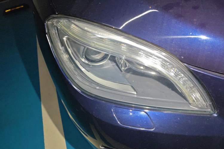 Used Mercedes-Benz M-Class 2014 ML 400 4MATIC Dynamic Model Right Front Headlight