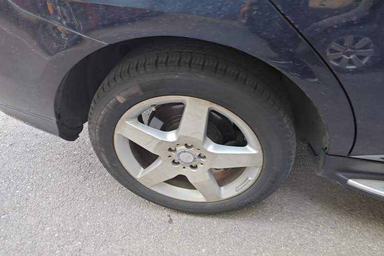 Used Mercedes-Benz M-Class 2014 ML 400 4MATIC Luxury Model Right Rear Wheel Hub
