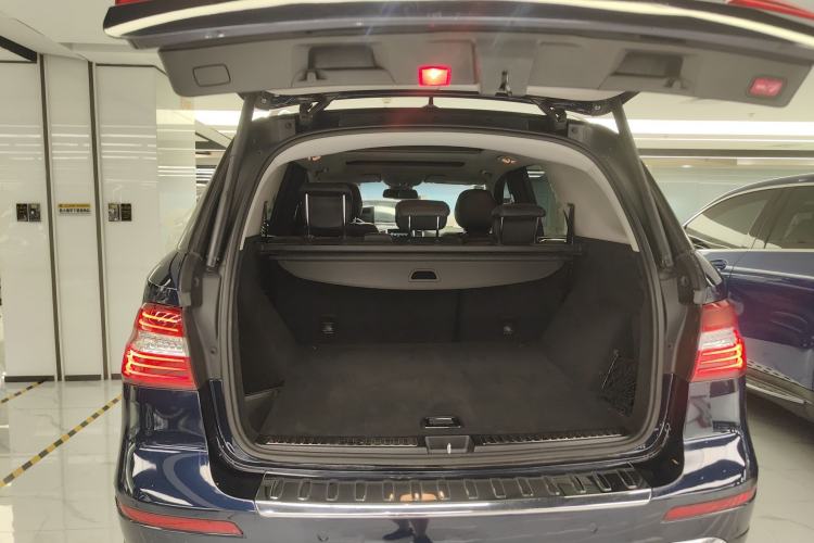 Used Mercedes-Benz M-Class 2014 ML 400 4MATIC Dynamic Model Trunk