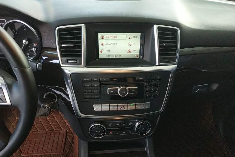 Used Mercedes-Benz M-Class 2014 ML 350 CDI 4MATIC Audio And AC Panel