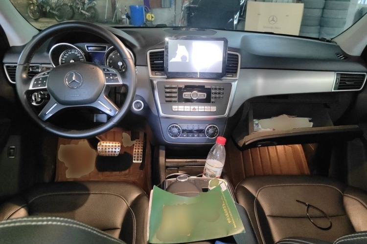 Used Mercedes-Benz M-Class 2014 ML 320 4MATIC Center Console