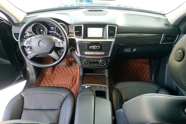 Used Mercedes-Benz M-Class 2014 ML 350 CDI 4MATIC Center Console